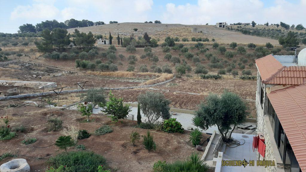 Vista del Town of Nebo Hotel y su entorno rural - Alojamiento cerca del Monte Nebo (Madaba) - Jordania
